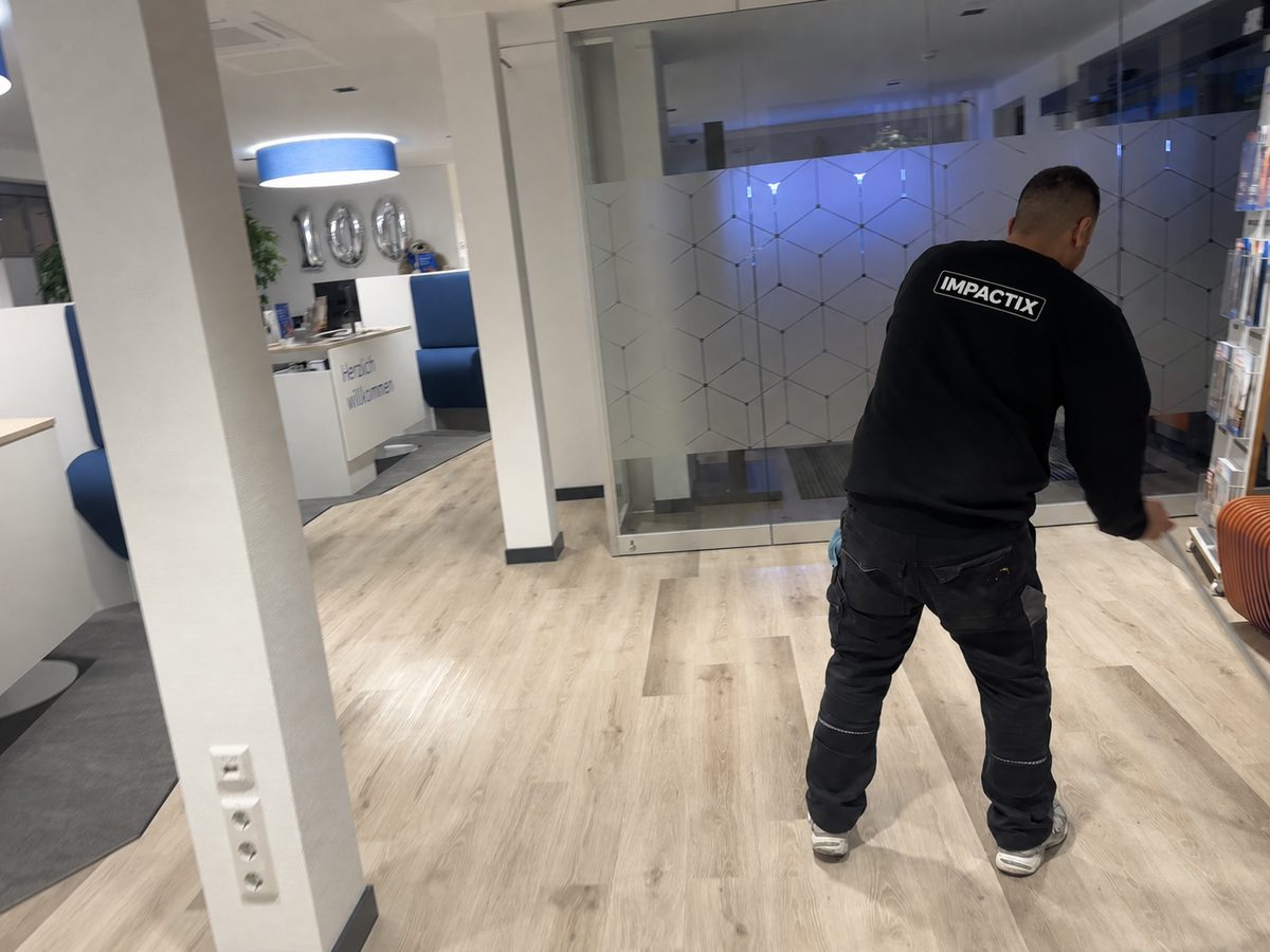 Unterhaltsreinigung Empfangsbereich IMPACTIX Stuttgart
